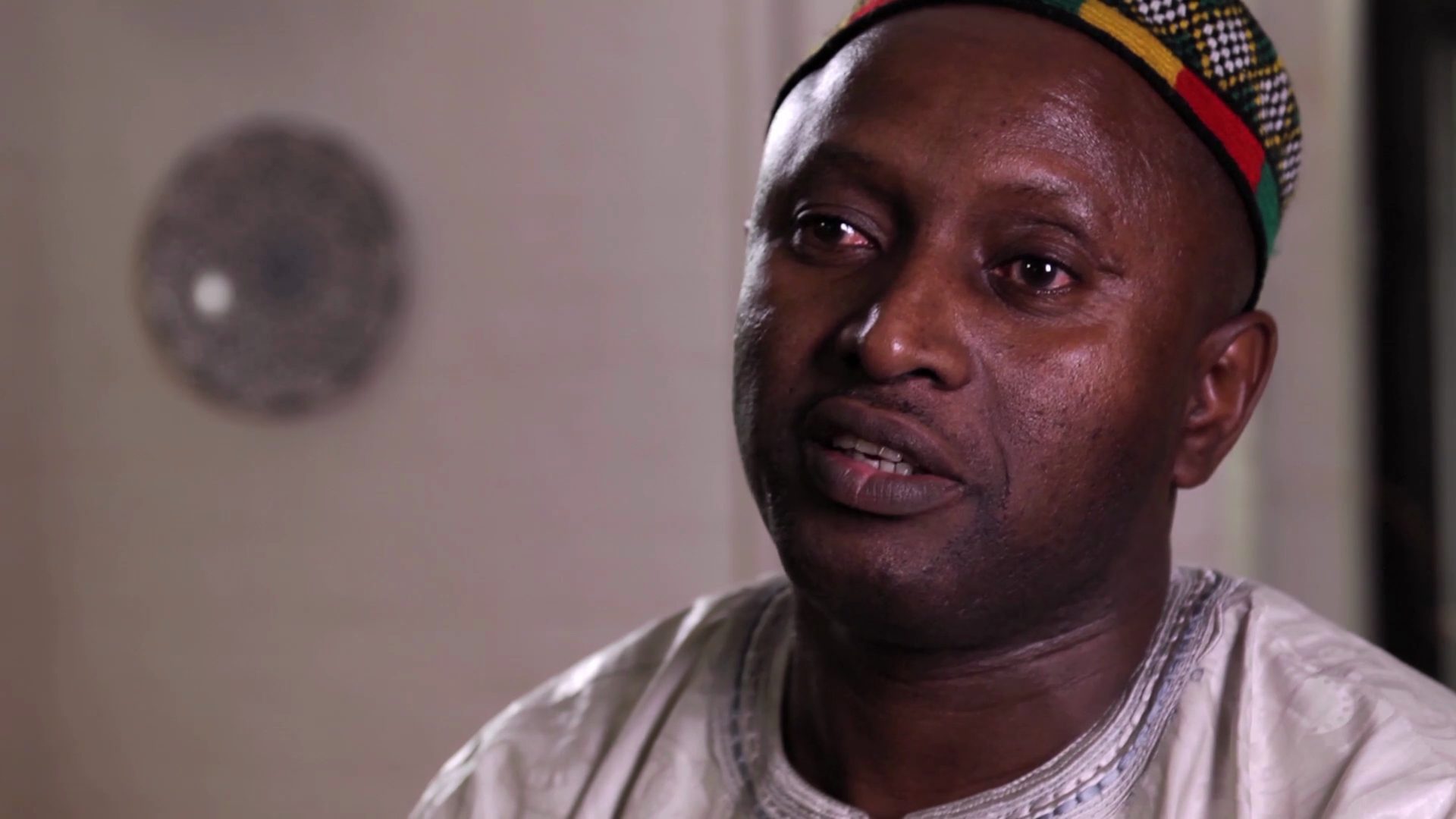 Portrait of Gambian jali Salieu Suso during an interview